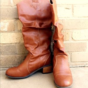 Super cute heel boots they look absolutely great with Fall outfits 🍁🍂🧣